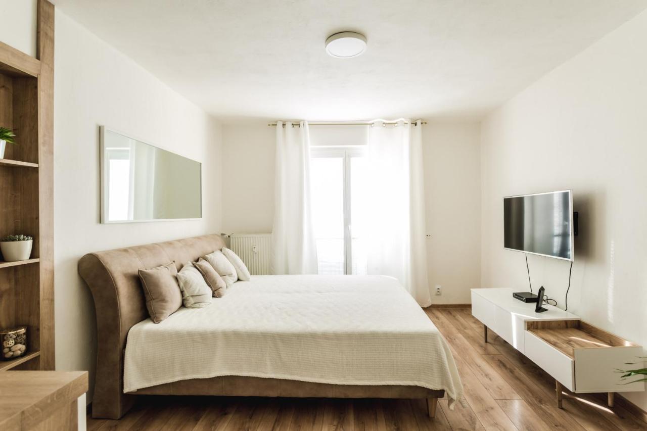 Flexihome Sk - Komenskeho - Private Parking Spot - Ultra Modern And Stylish Кошице Экстерьер фото