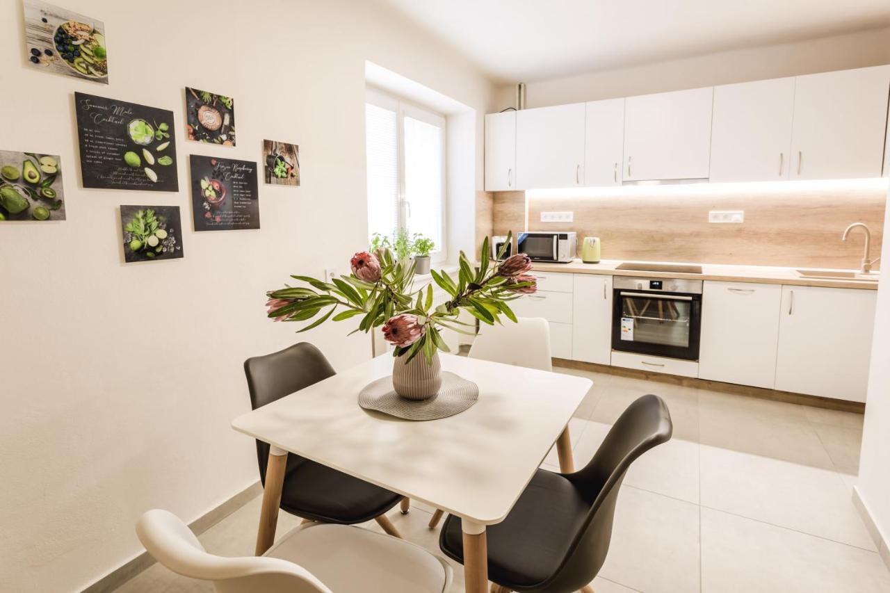Flexihome Sk - Komenskeho - Private Parking Spot - Ultra Modern And Stylish Кошице Экстерьер фото