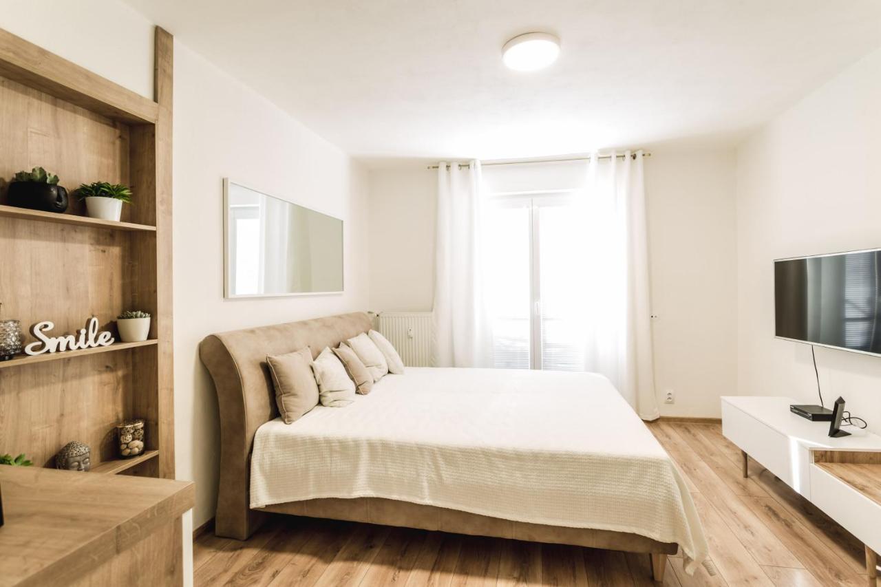 Flexihome Sk - Komenskeho - Private Parking Spot - Ultra Modern And Stylish Кошице Экстерьер фото