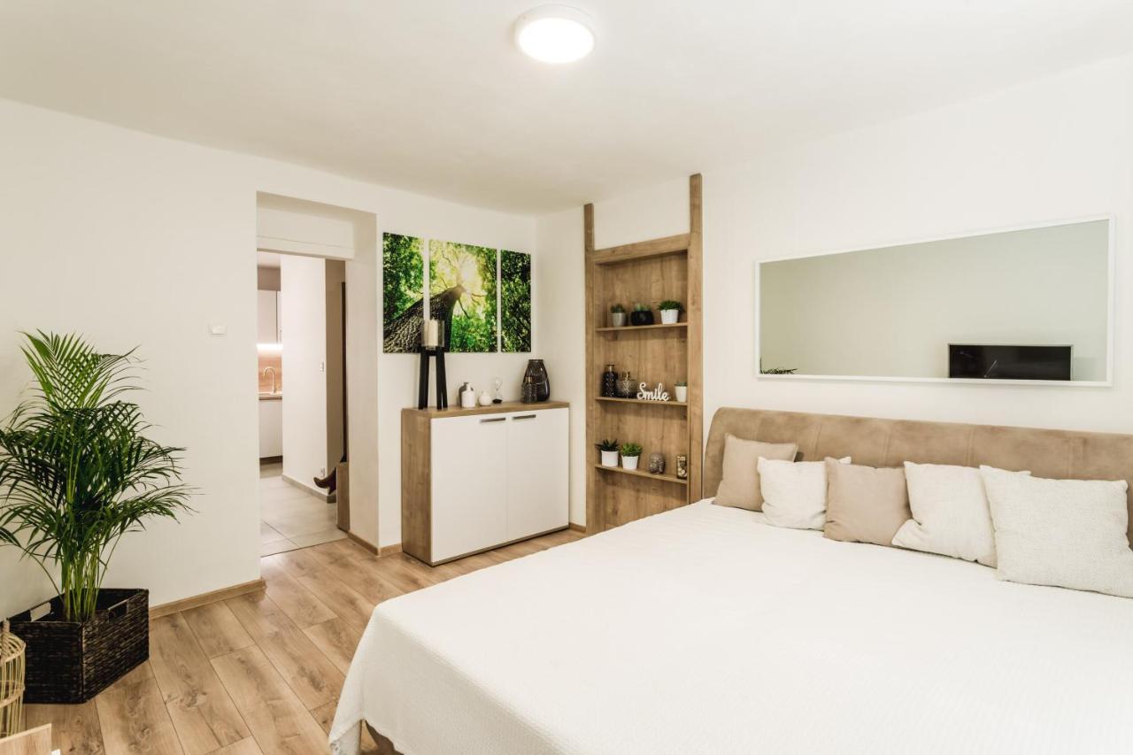 Flexihome Sk - Komenskeho - Private Parking Spot - Ultra Modern And Stylish Кошице Экстерьер фото
